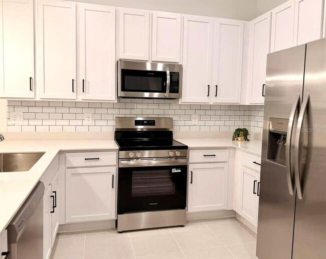 Building Photo - 2735 Skyline Lp