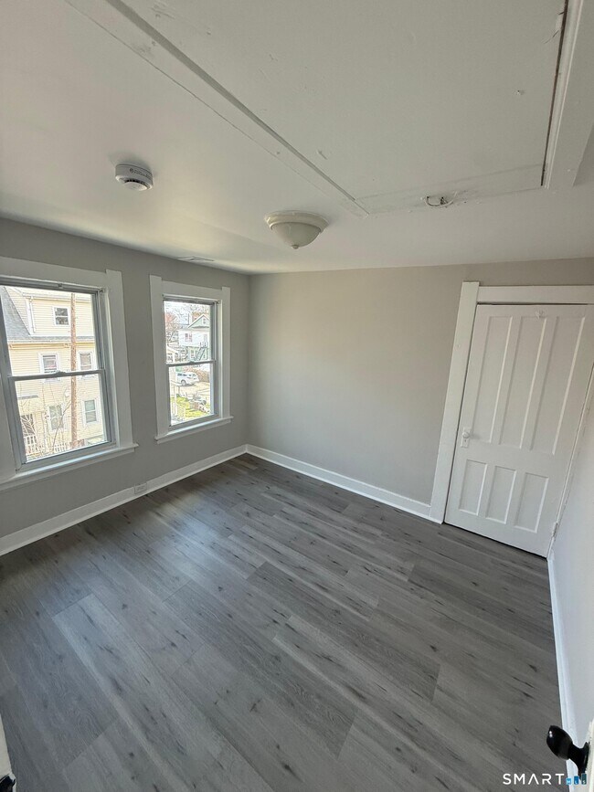 Building Photo - 182 Hewitt St