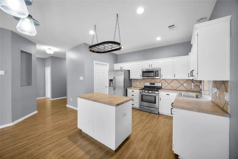 Building Photo - 2713 Bull Shoals Dr