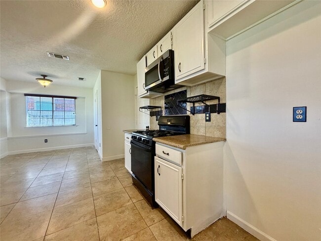 Building Photo - 16907 Dusty Mill Dr W