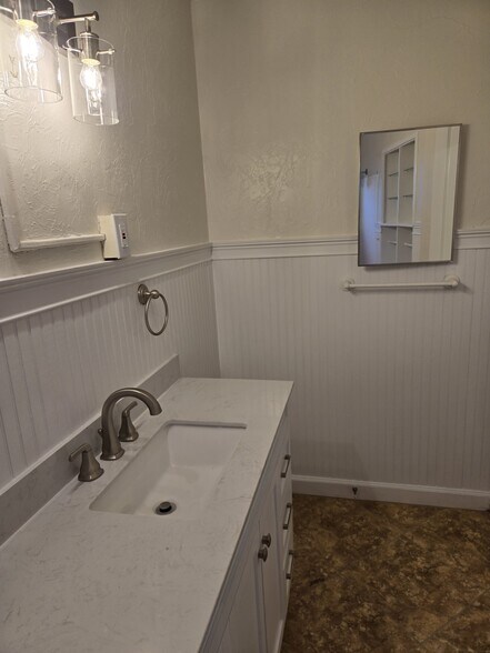 Building Photo - 2304 Ringling Blvd