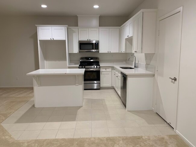 Building Photo - 4400 Lilac Cir