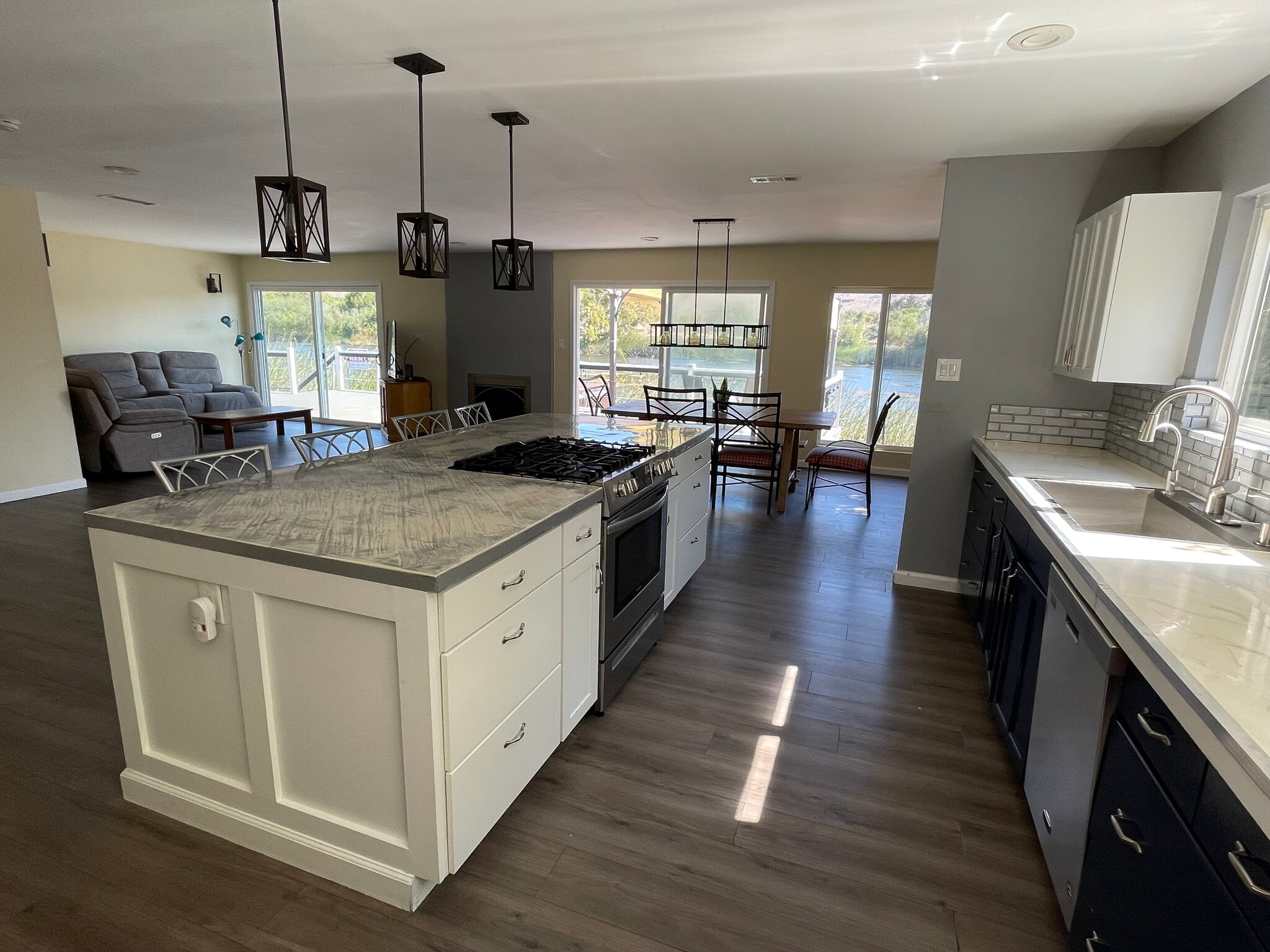 Spacious countertops and cabinets - 1534 Oceanaire Dr