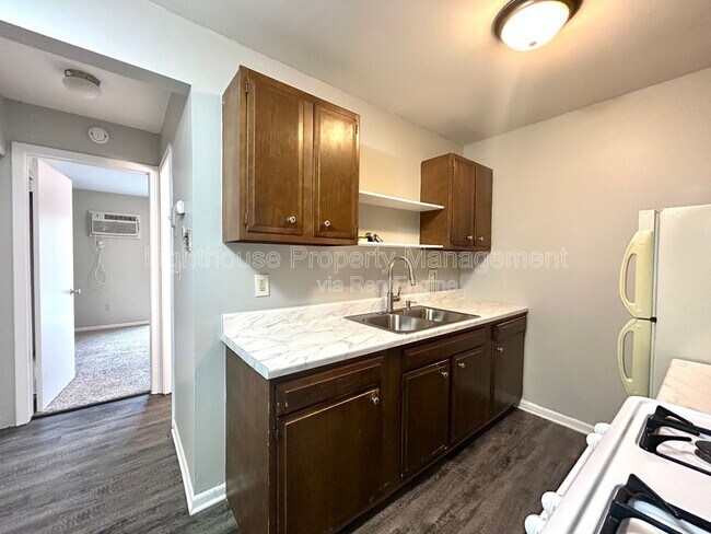 Building Photo - 1350 Kendall St SE