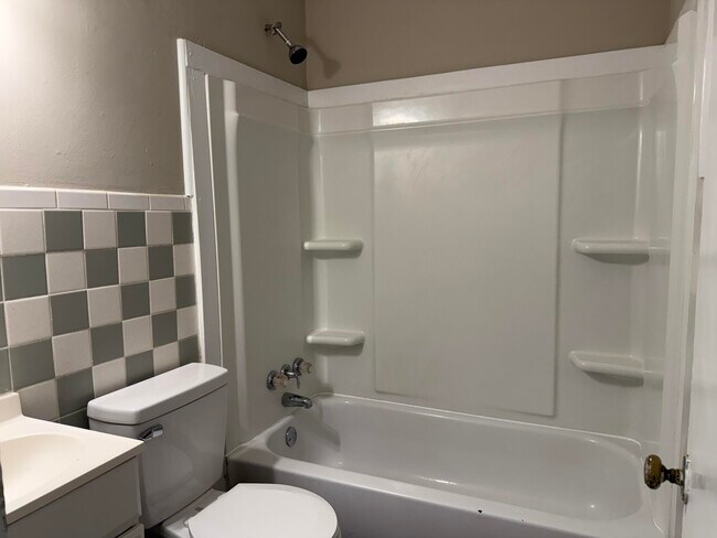 Building Photo - 2550 Lyman St