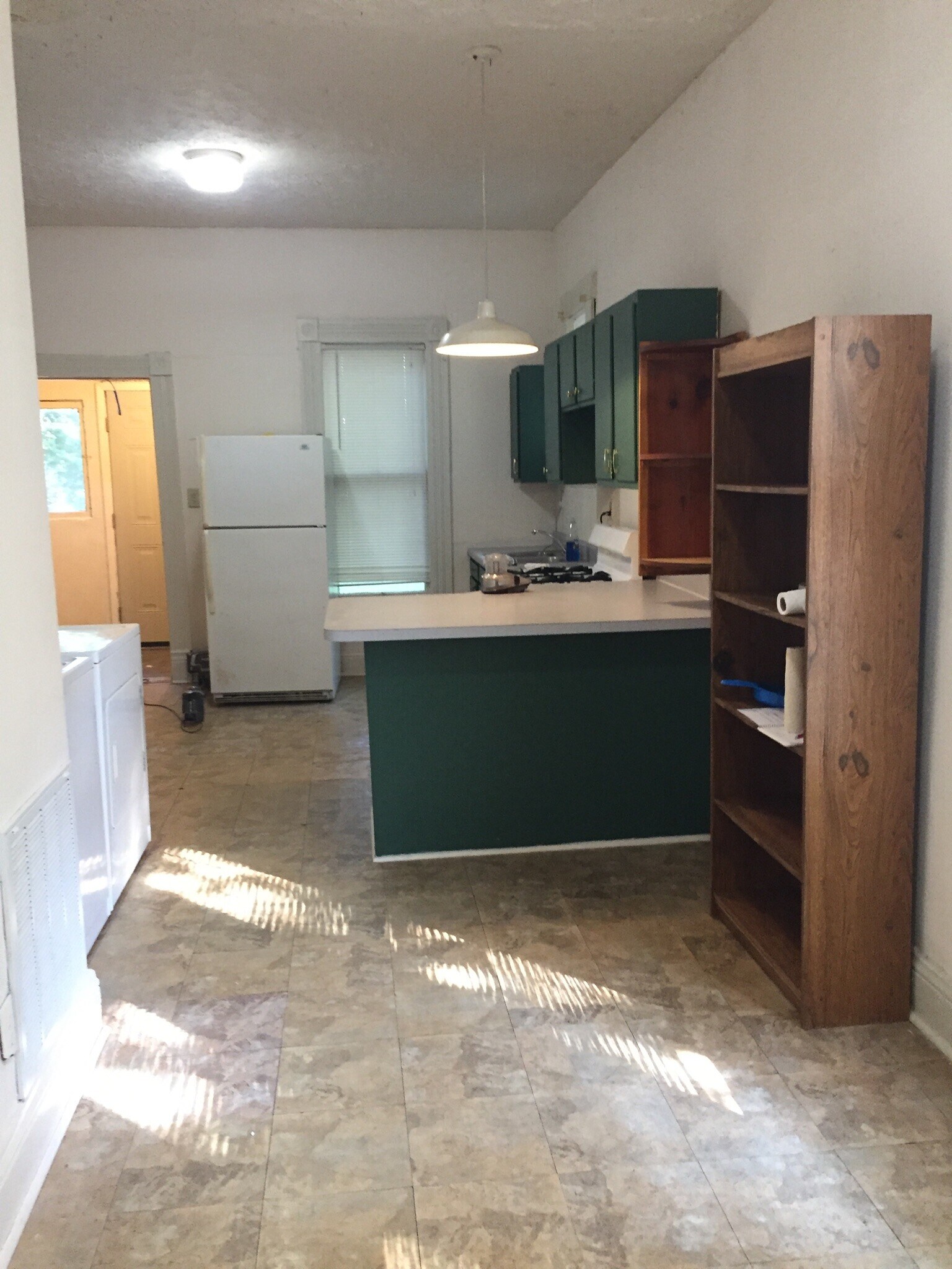 Building Photo - 325 Oldham Ave