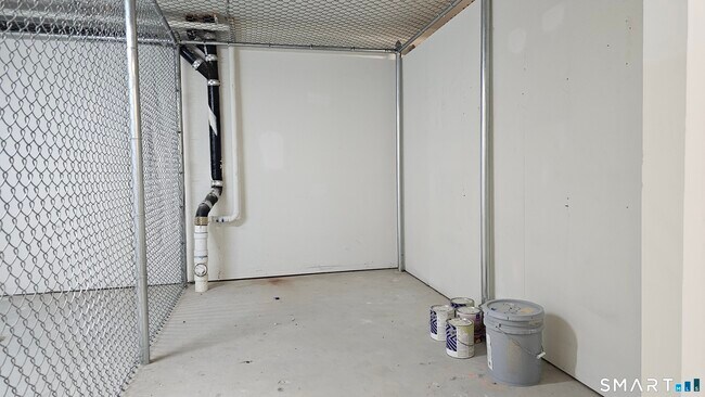 Building Photo - 203 Center Meadow Ln