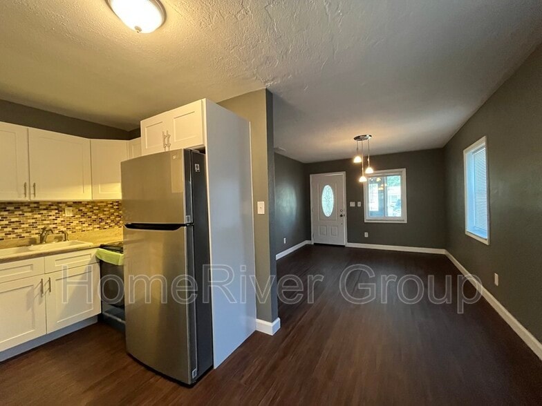 Building Photo - 4715 W Knights Ave