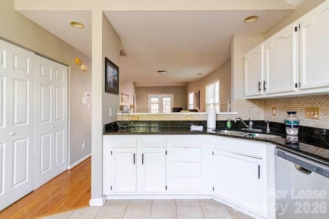 Building Photo - 8263 Southgate Commons Dr