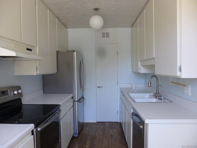 Building Photo - 4827 Collwood Blvd