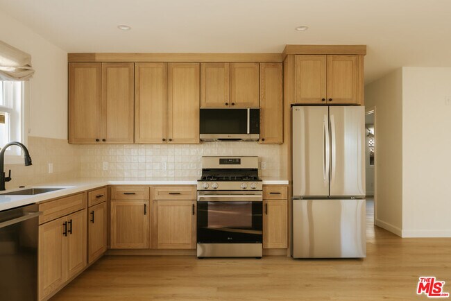 Building Photo - 244 Dimmick Ave