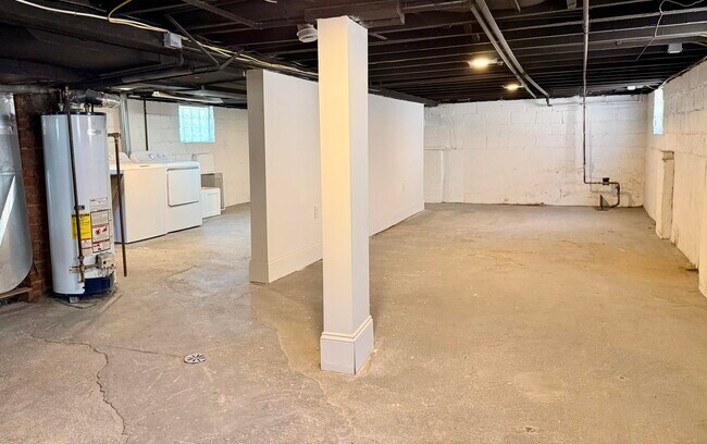 Building Photo - 543 E Saratoga St