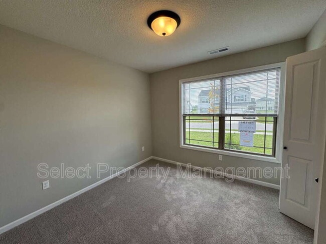 Building Photo - 390 Zebulon Cv