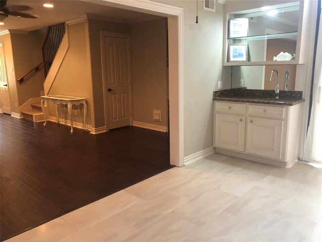 Building Photo - 2330 Lakewood Yacht Club Dr