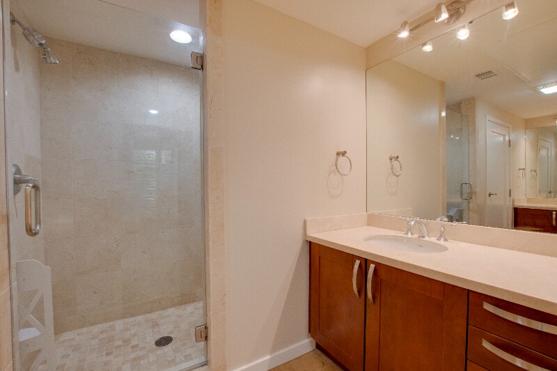 Building Photo - 5410 La Jolla Blvd