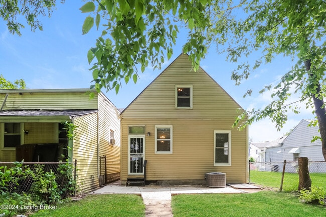 Building Photo - 3017 Greenwood Ave