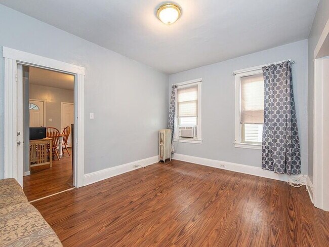 Building Photo - 3-Bed in the Heart of New Brunswick!"