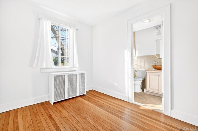 Building Photo - 5 Seymour Pl