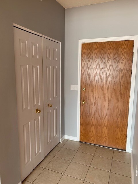 Building Photo - 105 W St Charles Rd