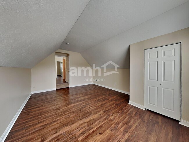 Building Photo - 7233 Hillmont Dr