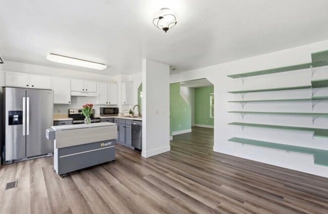 Building Photo - 367 E 525 S