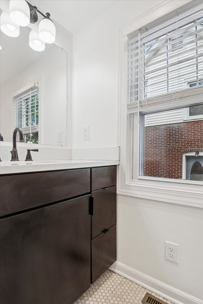 Building Photo - Renovated Home in Jackson Heights, Claymon...