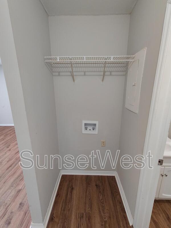 Building Photo - 4461 Layola Ave