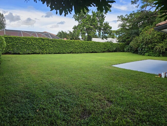 Building Photo - 435 Pine Villa Dr