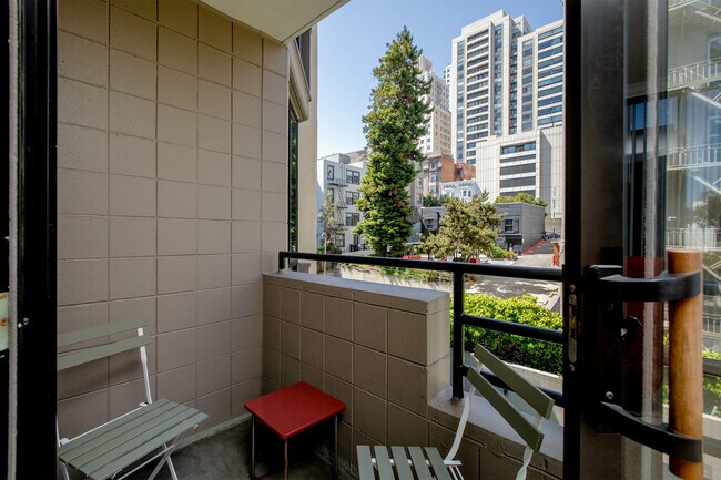 Building Photo - 900 Bush St