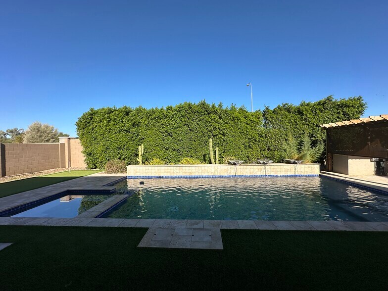 Building Photo - 1140 E Cherrywood Pl