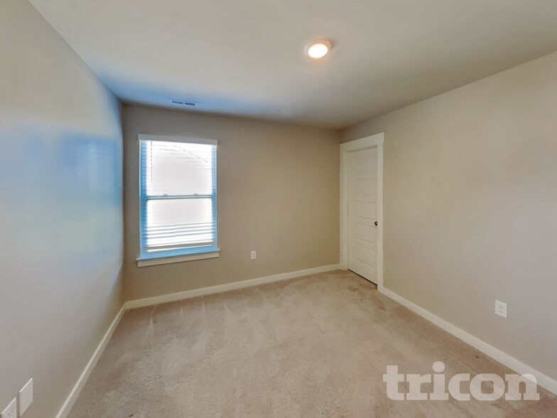 Building Photo - 1736 Lannister Ave