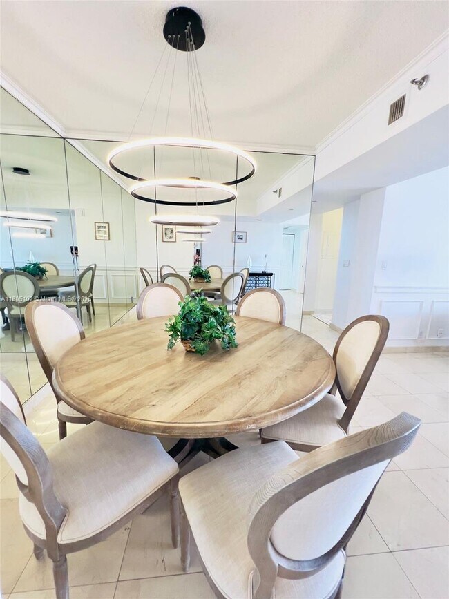 Building Photo - 1000 W Island Blvd