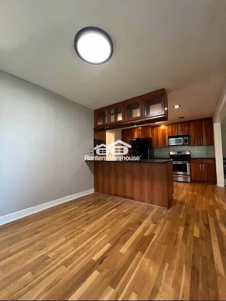 Building Photo - 1704 Belle Isle Cir NE