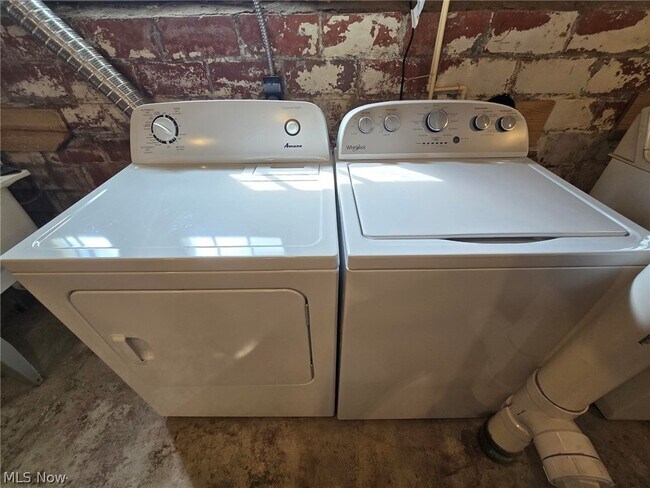 Building Photo - 13839 Clifton Blvd