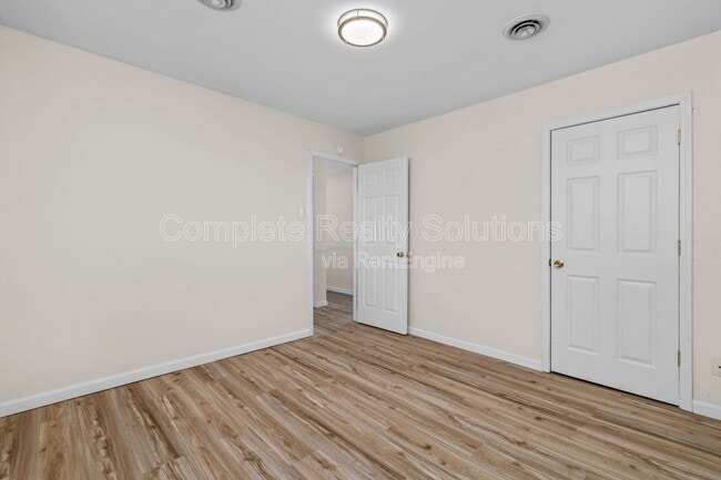 Building Photo - 1405 Flicker Dr