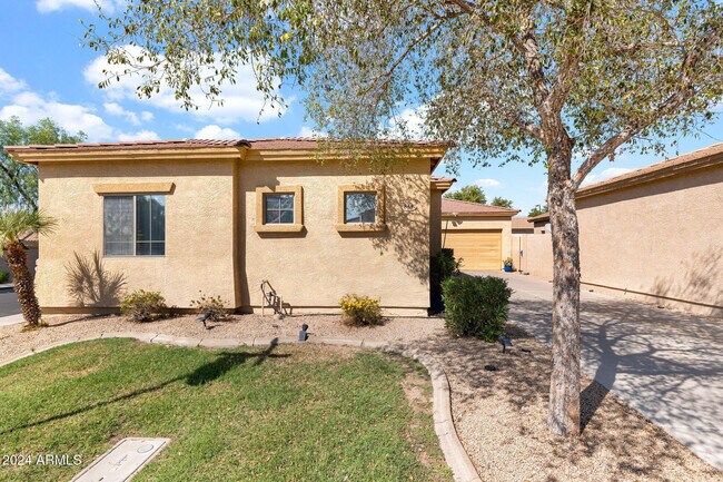 Building Photo - 868 E Savannah Dr