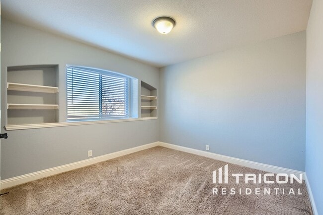Building Photo - 5453 Red Rose Trail