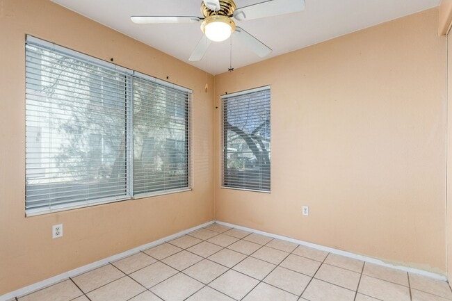 Building Photo - First Floor Condo 2-Bedrooms 2-Bathrooms!