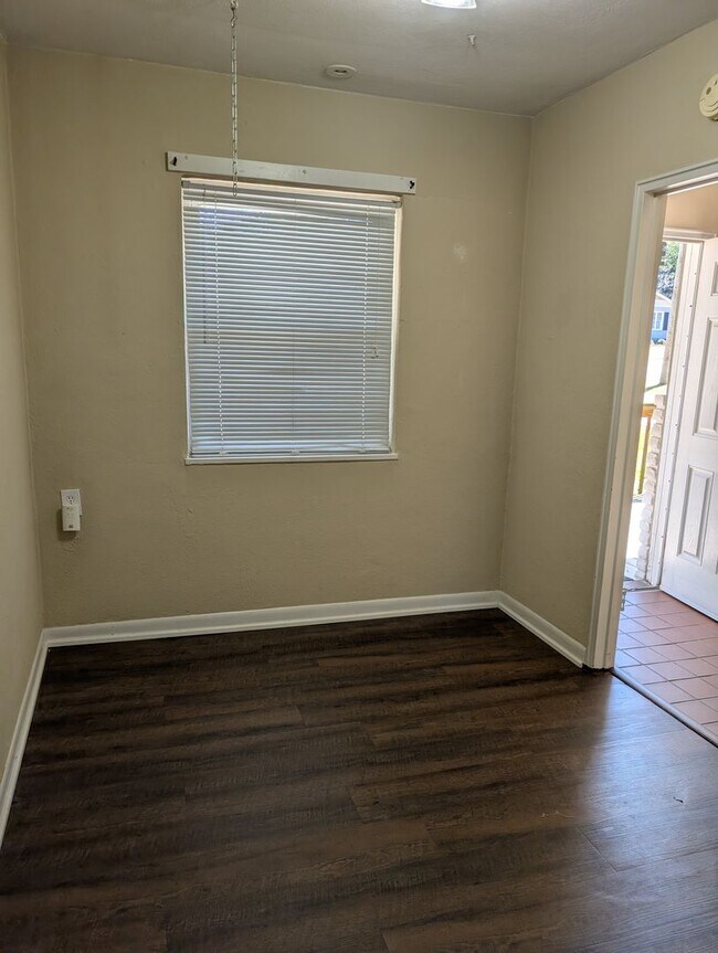 Building Photo - Fifth Ave/ Seventh St