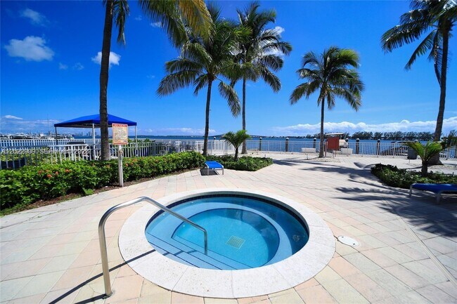 Building Photo - 2101 Brickell Ave