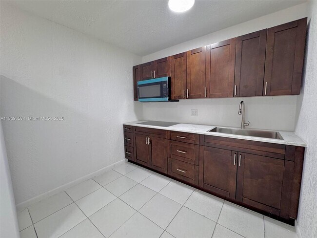Building Photo - 15741 NW 40th Ct