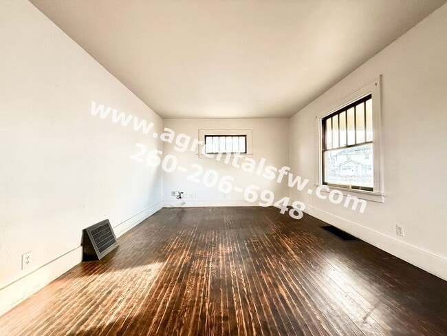 Building Photo - 4 Bedroom House