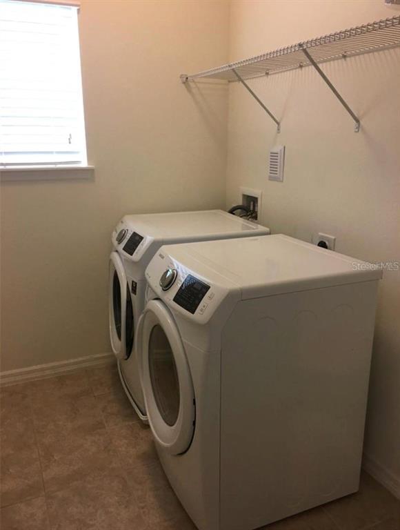 Building Photo - 9377 Meadow Hunt Way