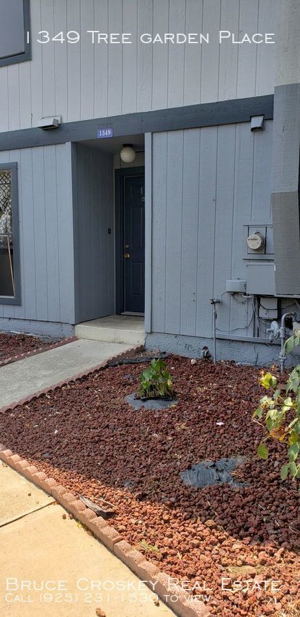 Building Photo - Move in ready! Pets ok