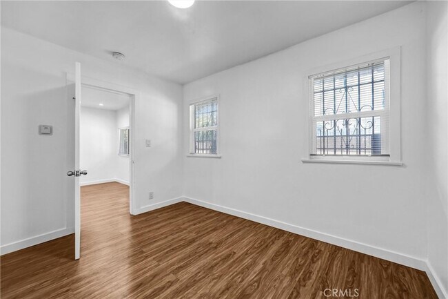 Building Photo - 9808 S Central Ave