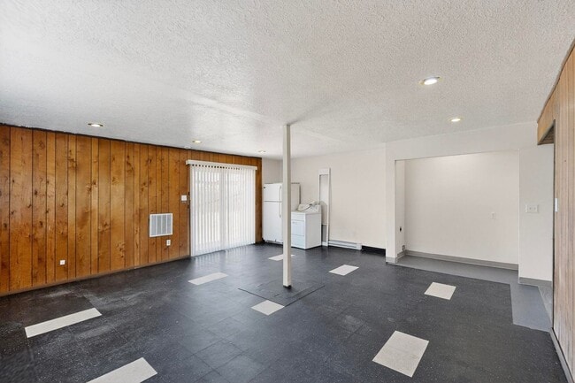 Building Photo - NE House 3/bd 1.75/ba 1/cg