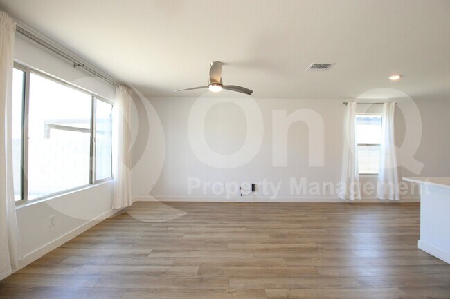 Building Photo - 2540 W La Salle St