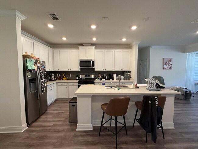 Building Photo - 18 W Sky Wy