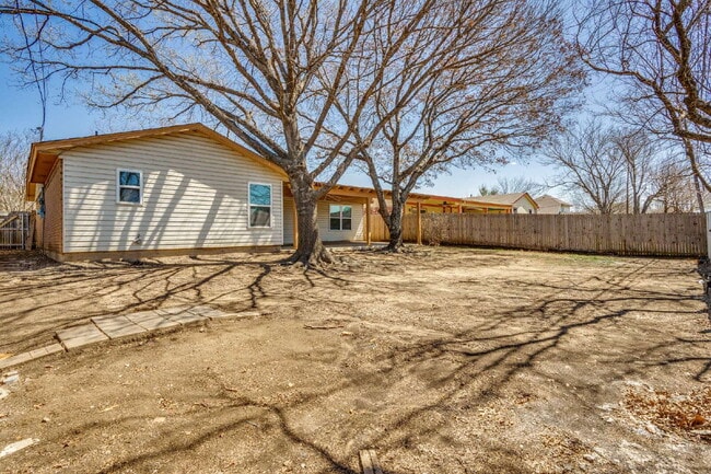 Building Photo - Beautiful Mansfield Home!