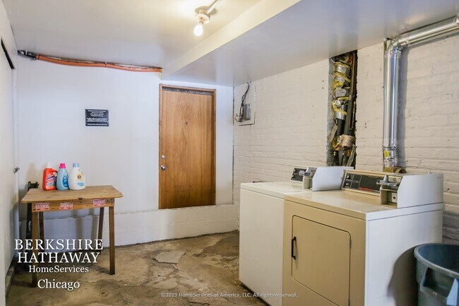 Building Photo - 3456 N Elaine Pl